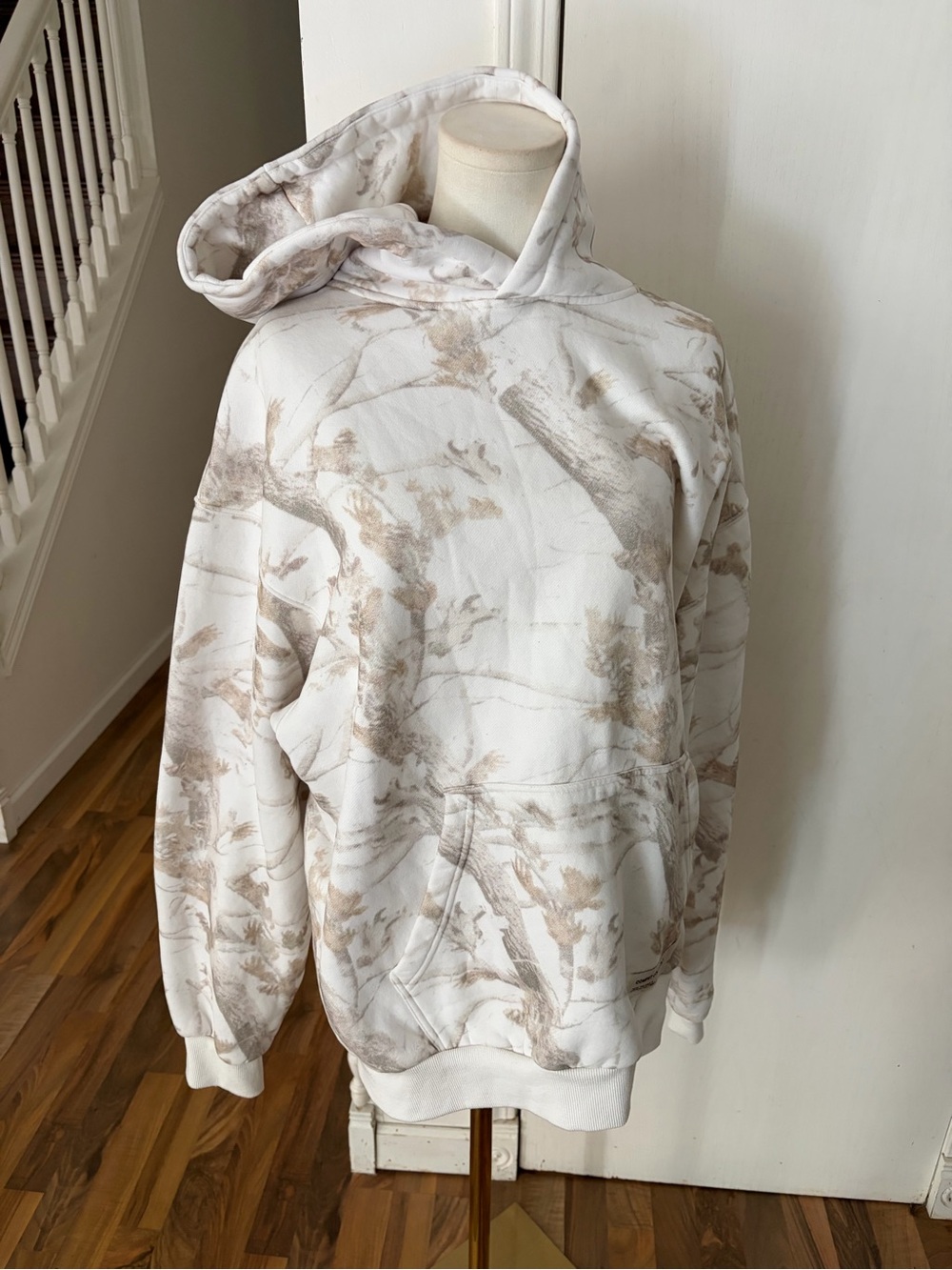 Comfrt White & Beige Camo Hoodie, Large, EUC